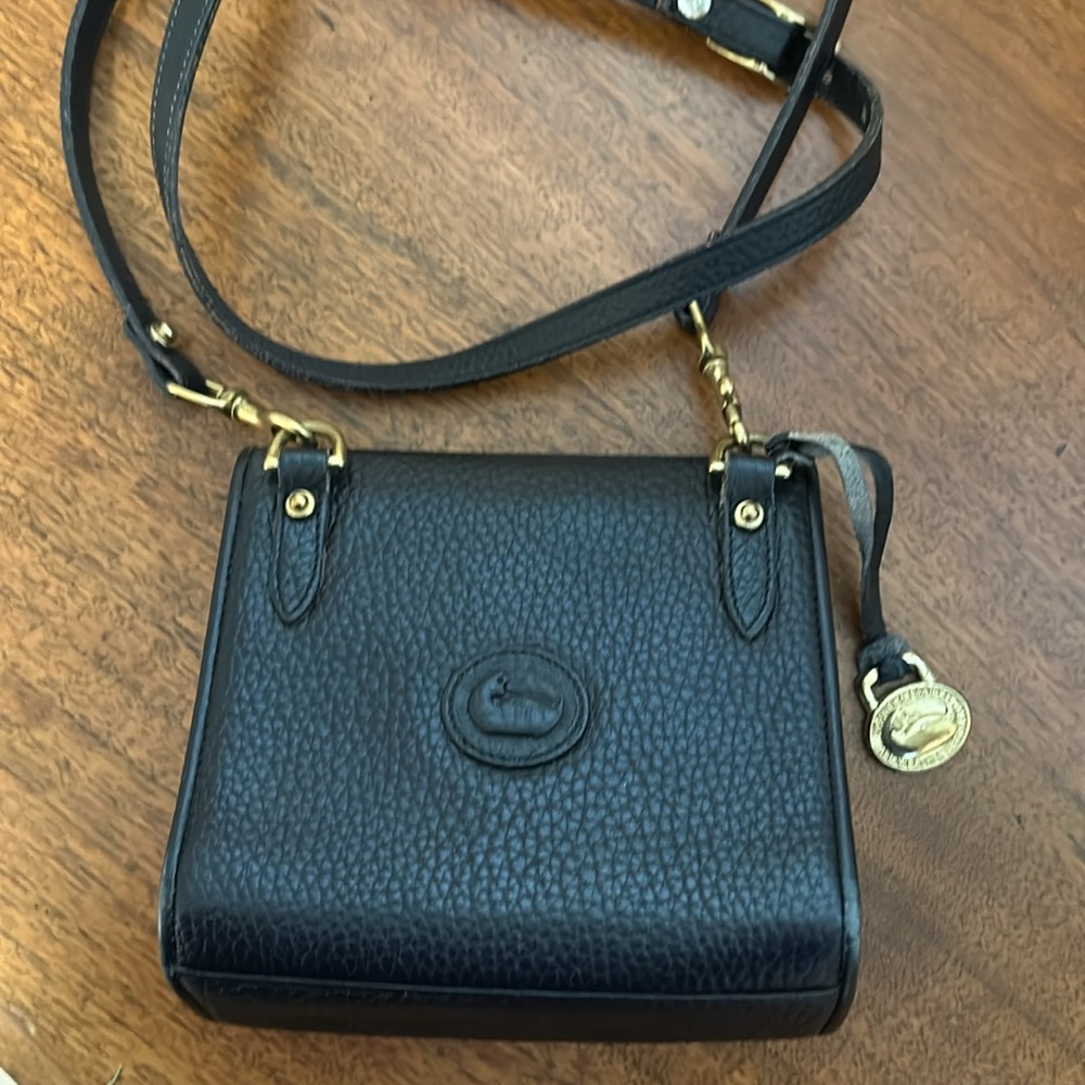 Dooney & Bourke Crossbody Front Closure Bag with Detatchable Strap - Picture 2 of 10